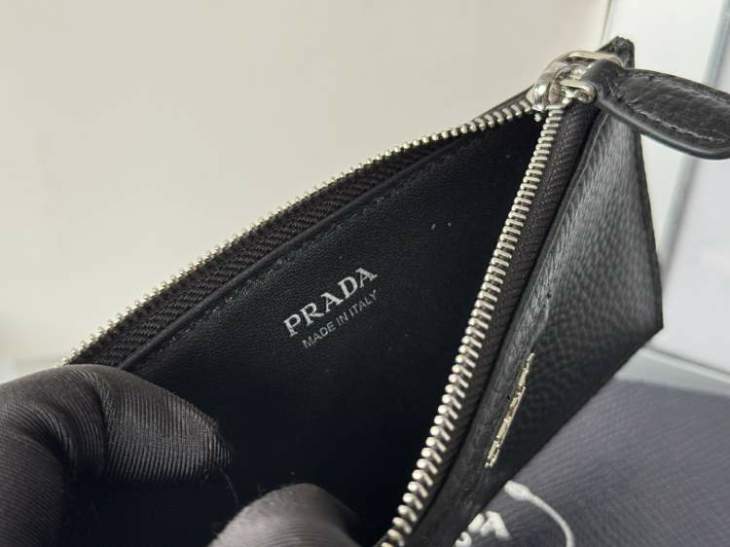 Picture of Prada Wallets _SKUfw197974481fw